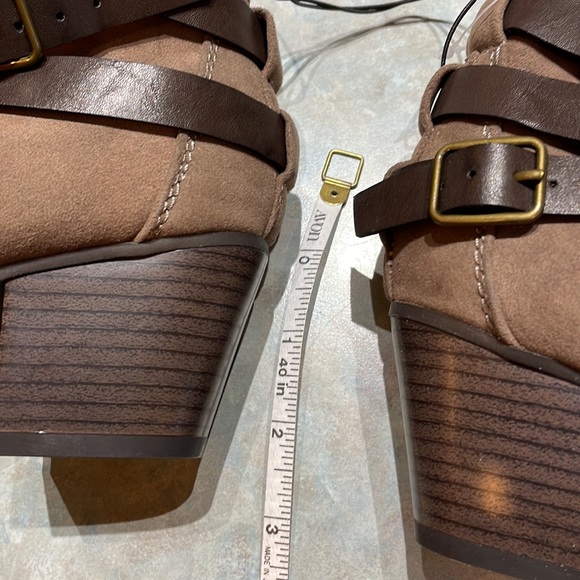 Mossimo Supply Co. Ankle boots (sz 8? - Picture 4 of 9